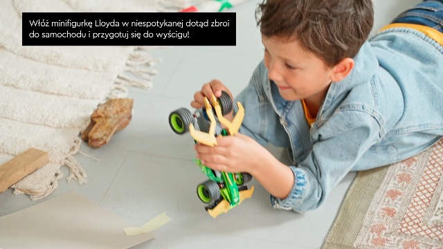 LEGO NINJAGO Samochód wyścigowy Lloyda z napędem typu pull